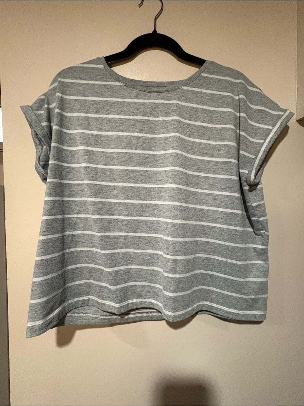 Zyia Women's Gray & White Striped Short Sleeve Top